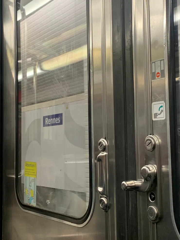 記得要自行開門呀