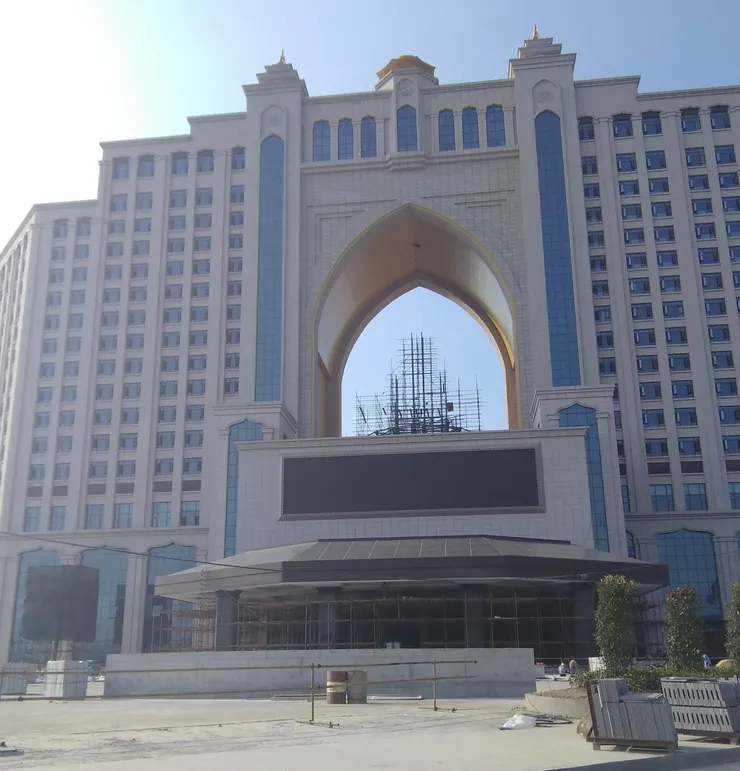 大丰開發區管委會旁邊興建中的高大建築