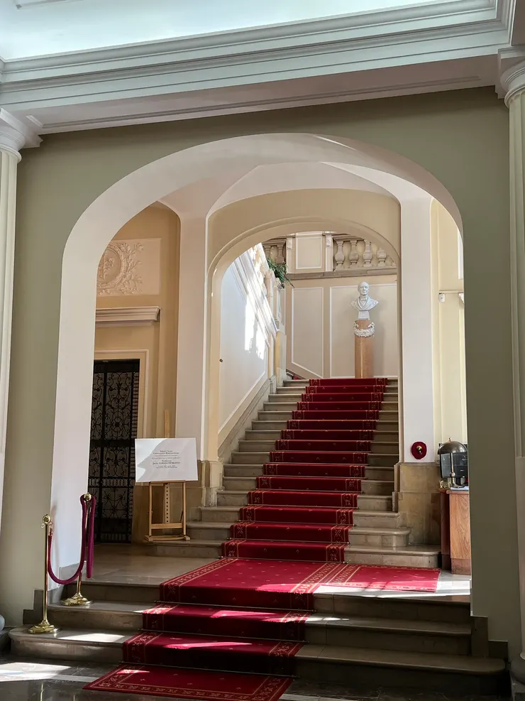 ⇧ 華沙大學主校區的大樓都很漂亮!