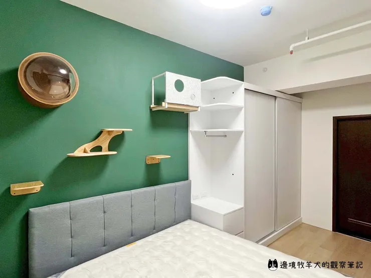 臥室衣櫃結合床頭櫃