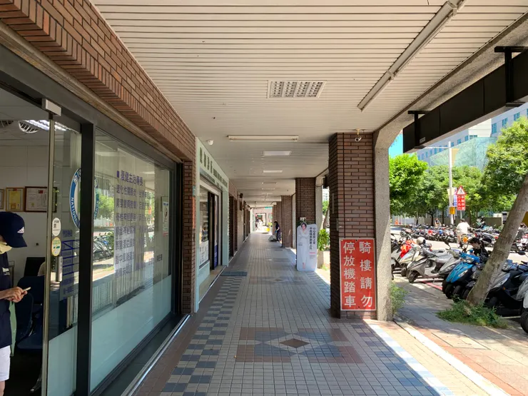 果然餐廳、早午餐、手搖飲店都不少。😍