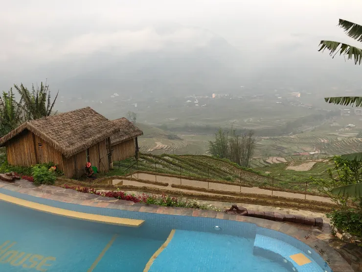 天氣還有點涼，泳池沒人使用