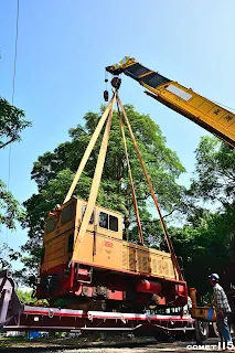 152號機車就位後展開作業