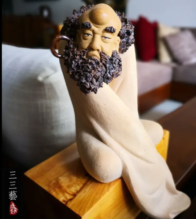 一念人 (Human)【本心與傳承】 萬物以人為本。所有的器物、藝術、財富,最終都是為了服務人的生活與精神。