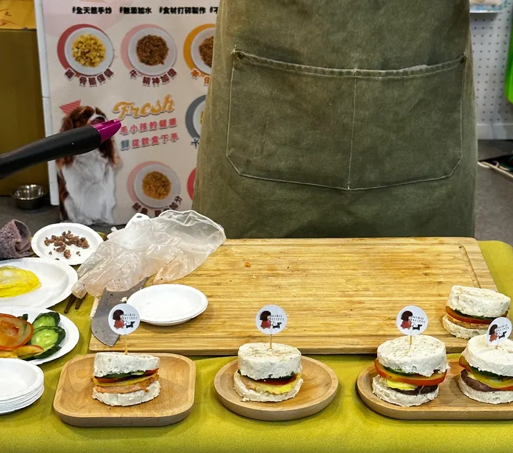 看起來很好吃的寵物漢堡