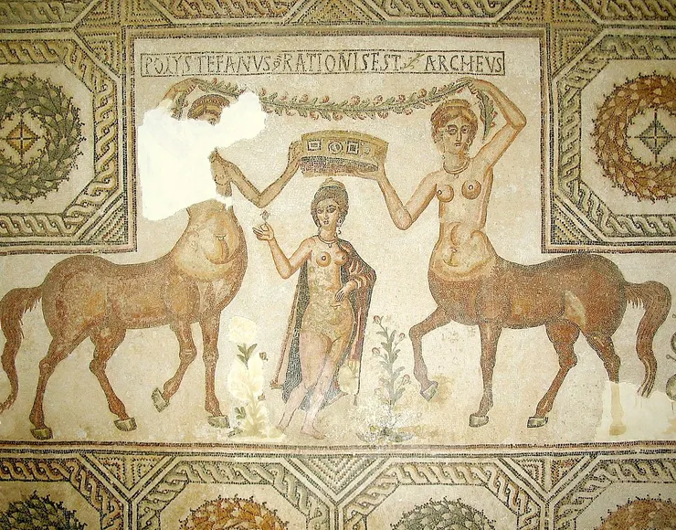 維納斯側面的女性半人馬（來自羅馬突尼斯的馬賽克，公元2世紀）