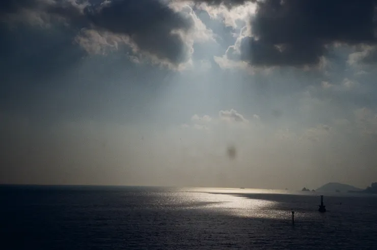 天氣的陰晴不定，其實像是人的心情。