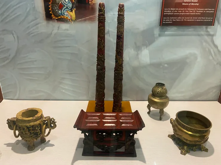 華人移民在印尼土地的痕跡：祭壇。