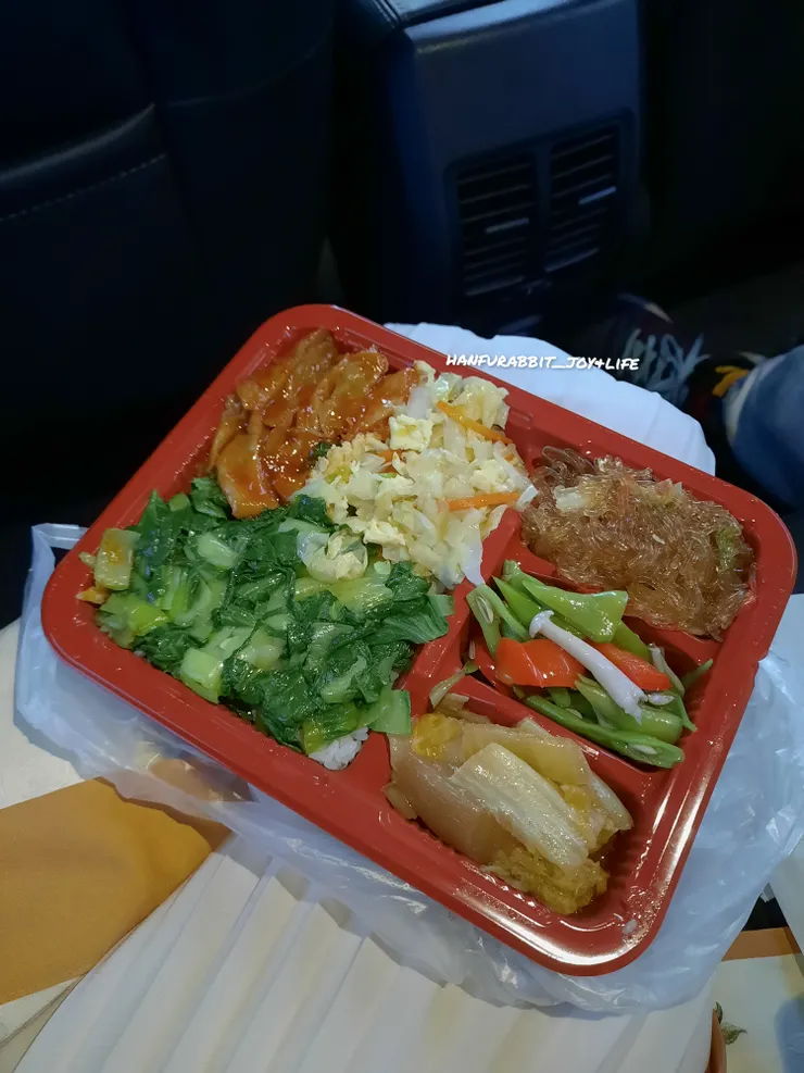 熟悉的母校後門素食便當