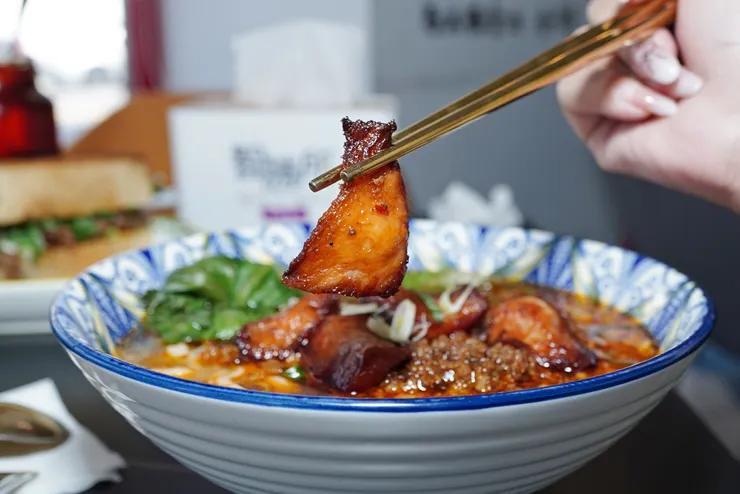 高雄楠梓智勝所香港餐廳:香港簡餐,道地港味一吃就愛上!麻辣肉