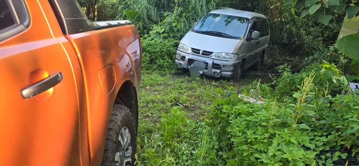 泥地陷車拖吊救援