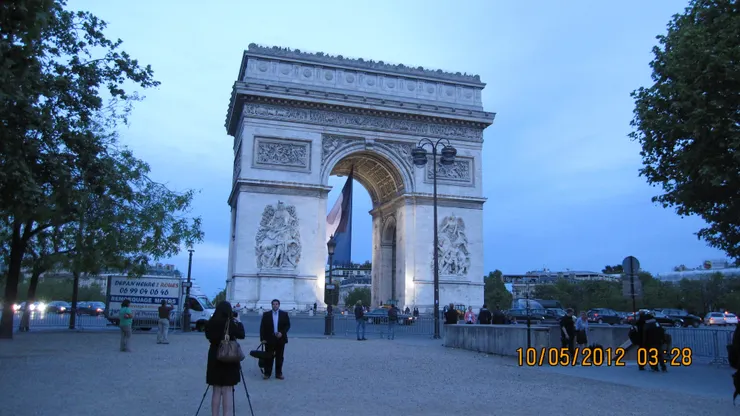 夜色裡的凱旋門