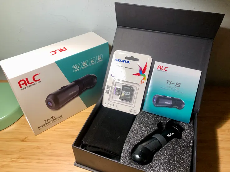 ALC T1-S 雙鏡頭機車行車記錄器本體：開箱拆封