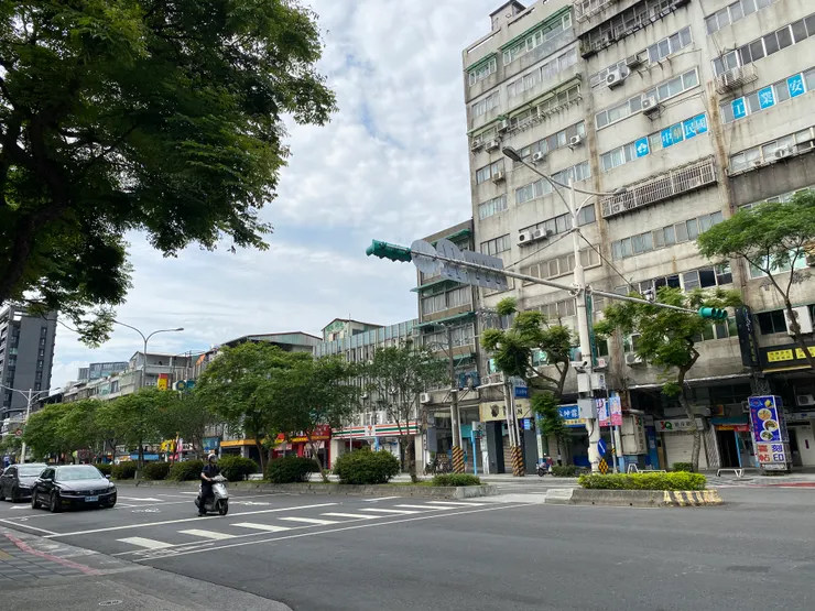 運煤場前方的羅斯福路五段，曾經是萬新鐵路，方便煤礦運送