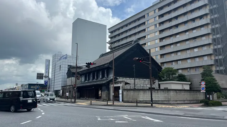 坐落在市中心的老宅，相當吸睛。