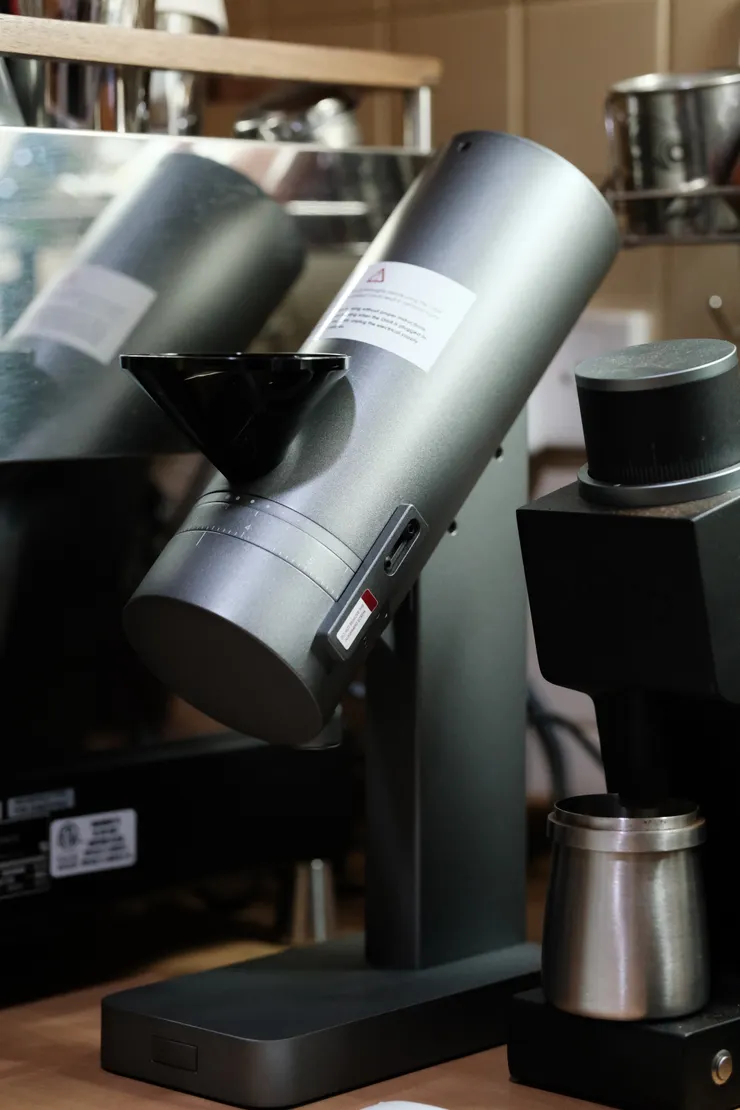 機身材質有鋁合金、不銹鋼和聚碳酸酯(PC)