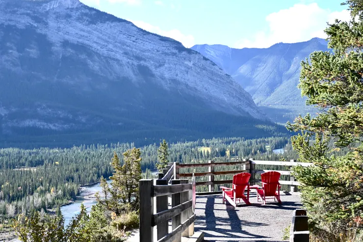 步道也有著官方認證的觀景紅椅子