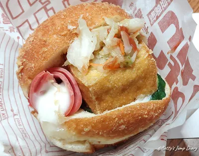 「臭豆腐堡」 雲林崙背美食，「千巧谷烘焙工場」！