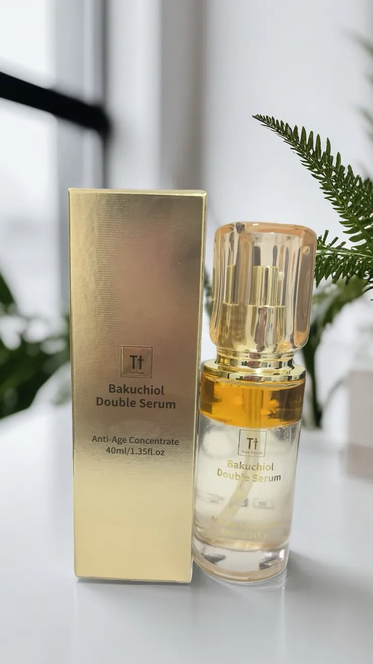 上層22%抗老緊緻精華油，使用超越A醇的補骨脂酚,幫助表層肌膚淡化細紋、緊緻深層肌膚彈性，再搭配海甘藍籽油及荷荷巴油,能保護肌膚免於環境造成的老化現象。