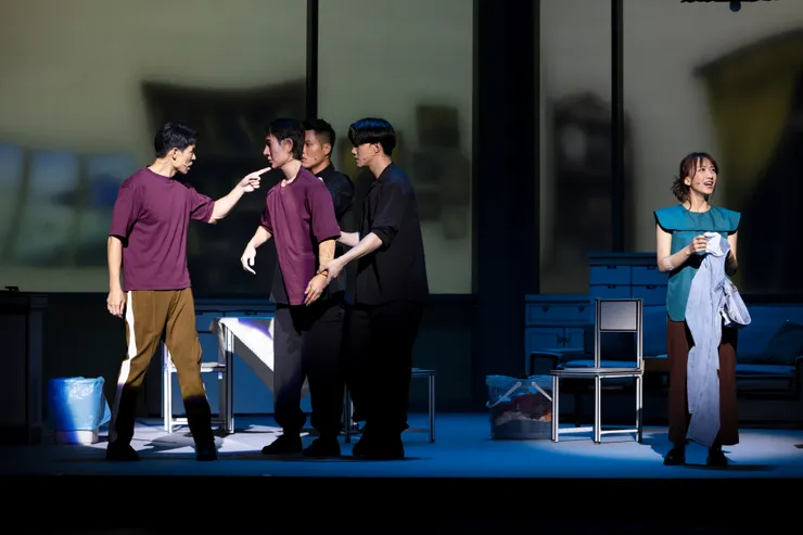 戲偶與真人同臺演出。（圖片來源：https://lai-media.net/archives/754319）