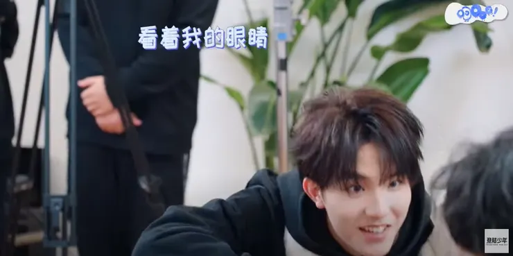 哈哈哈 要朱志鑫留下來陪他 不要先贏走~~