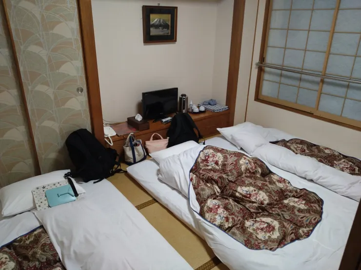 鋪好三張床褥後的和室房型