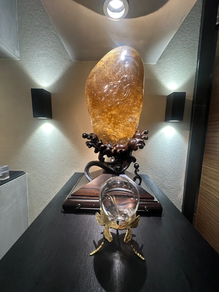 精工晶舍陳列產品：髮晶雕件