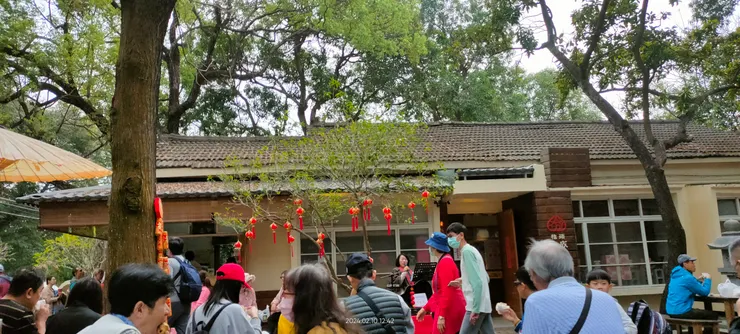 有歌手在現場演唱增添了幾分熱鬧