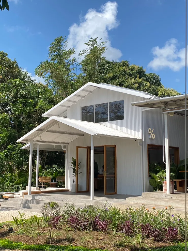 Alchemy cafe跟% Arabica咖啡 是在一起的,很大一片