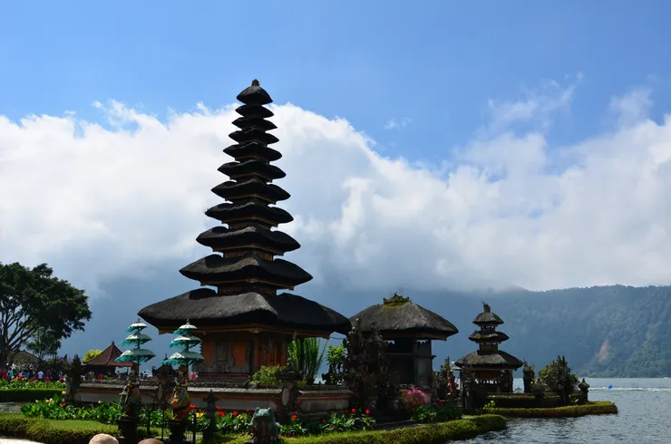 11層梅魯屋簷象徵最高規格的神祇