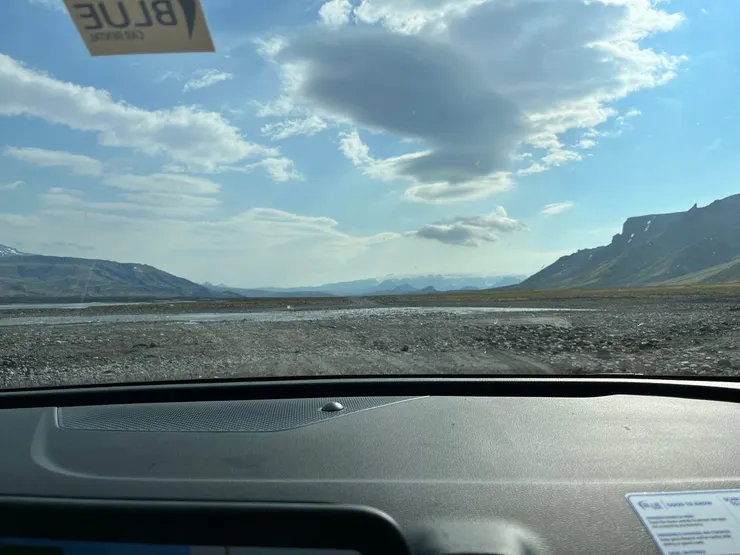 無盡的苔原與冰蝕谷共構出了帶有末日感的冰島地景