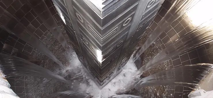 琮、甕與流水，有關於受難者家屬精神寄託的造型寓意  2025