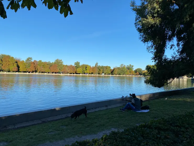 他很愜意地在練習