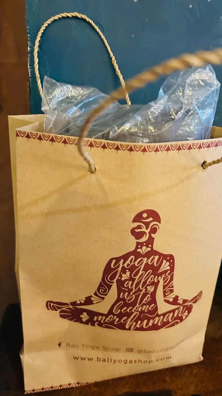 買了一個瑜伽舖巾 大約2200台幣