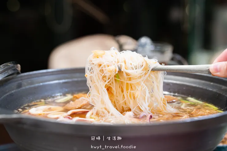 [台南新營聚餐好停車]華味香景觀宴會餐廳，熟客推薦菜單全攻略！必點350元大份量芋頭小卷米粉、功夫菜芋泥貢鴨，新營美食餐廳推薦，附最新菜單