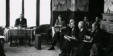 朝聖山學會早期開會的照片