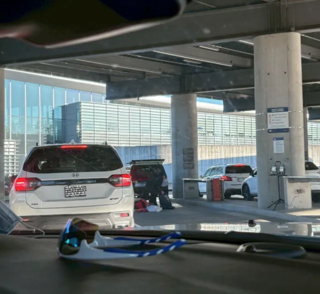 下車前偷拍一張|右前車正在被搜查