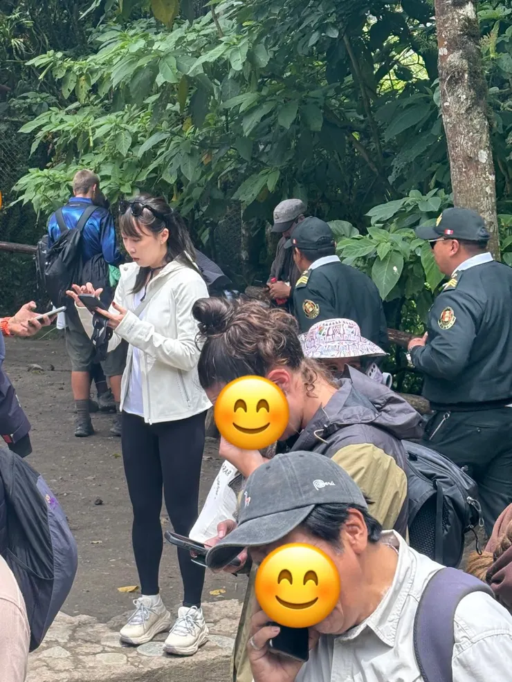 默默拍下了巴士窗外的K🤣