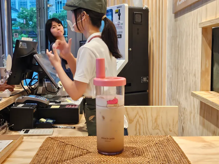 腸腸躺在泡沫上~