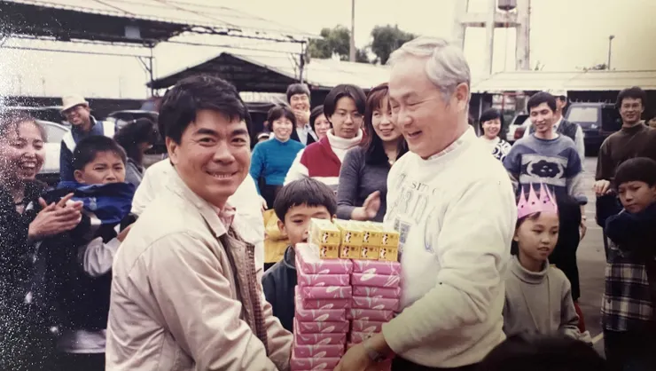 【惟一場長把單位當做大家庭經營，成員如今縱散布各方仍感懷不已！煤場期間員工親子活動】