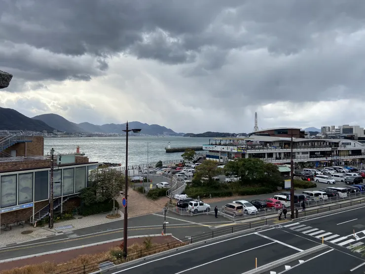 門司港這一側都是陰陰的天氣，過到對面的山口縣就立刻轉變成大晴天

