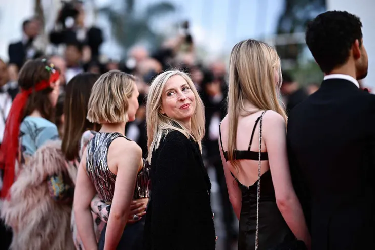 導演赫斯樂在2023坎城影展的回眸一笑