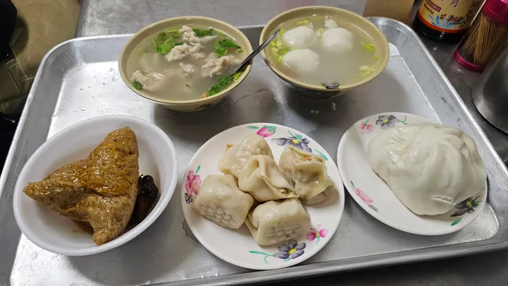 今天晚上我和儒儒在阿桐阿寶四神湯點了這五樣美食來吃!