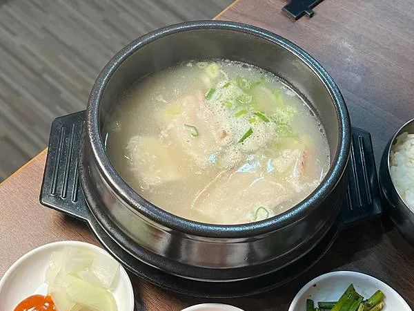 (安平美食)庫霸豬肉湯飯~台南最好吃韓國料理推薦!鮮甜道地豬