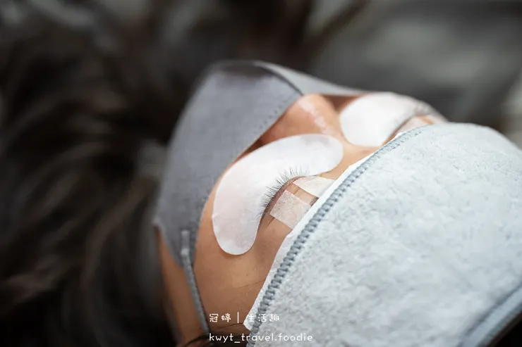 [板橋新中式美睫設計]AN藝術工坊，忙碌女生的救星！2.5小時同步完成美睫手足美甲保養，躺著睡一覺就變美，板橋美甲推薦，附最新美睫美甲價格表