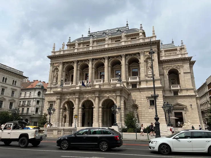 Opera站的匈牙利國家歌劇院