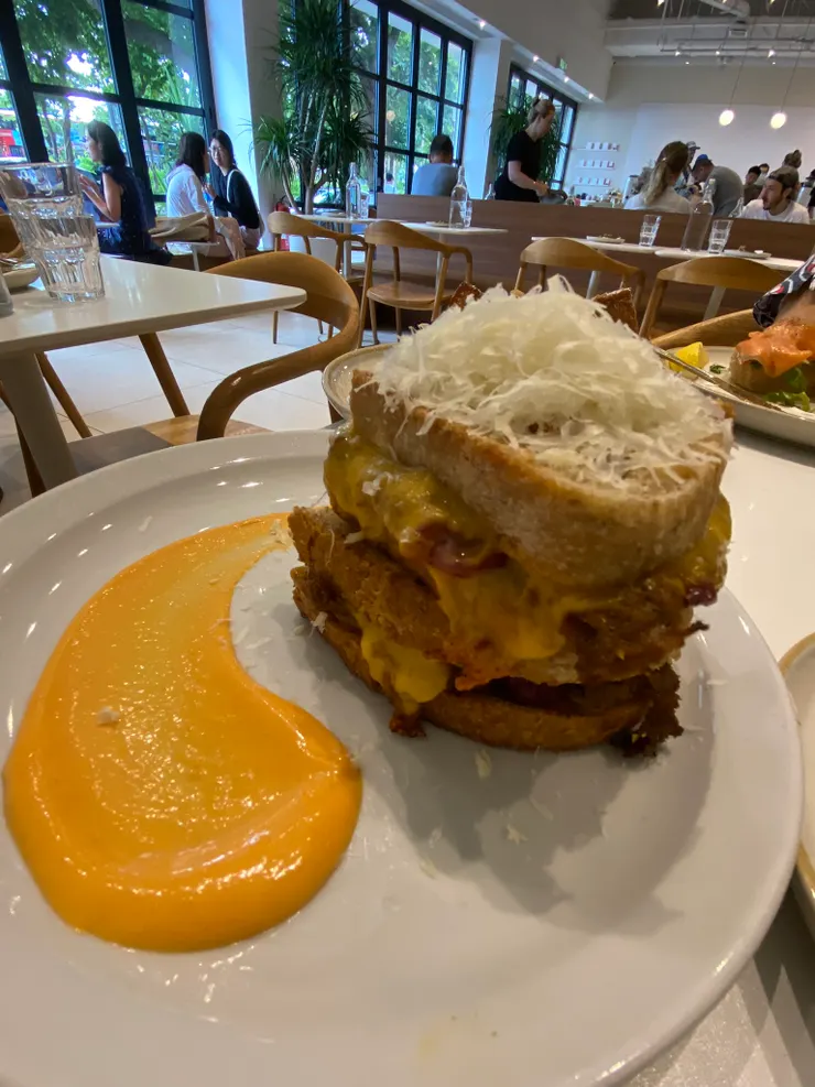 手撕豬肉多士 HK$112