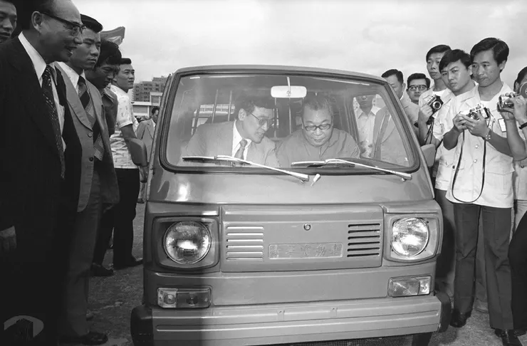 圖5 時任行政院院長蔣經國進行試車儀式
案名: 蔣經國總統專輯
檔號: 0064/0024-2/1
來源機關:行政院新聞局
管有機關:國家發展委員會檔案管理局