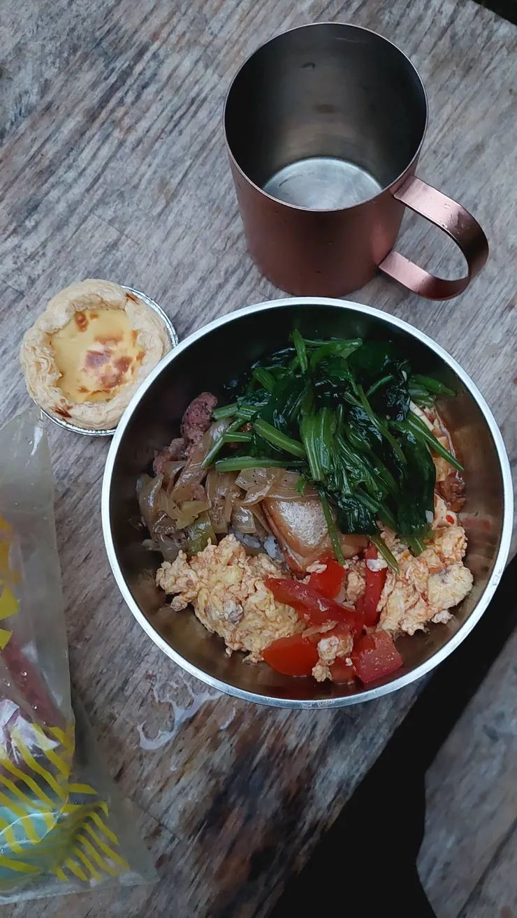 各位,山屋吃的比山下還好,沒想過能在山上吃到蛋塔 (協作:熊出沒)