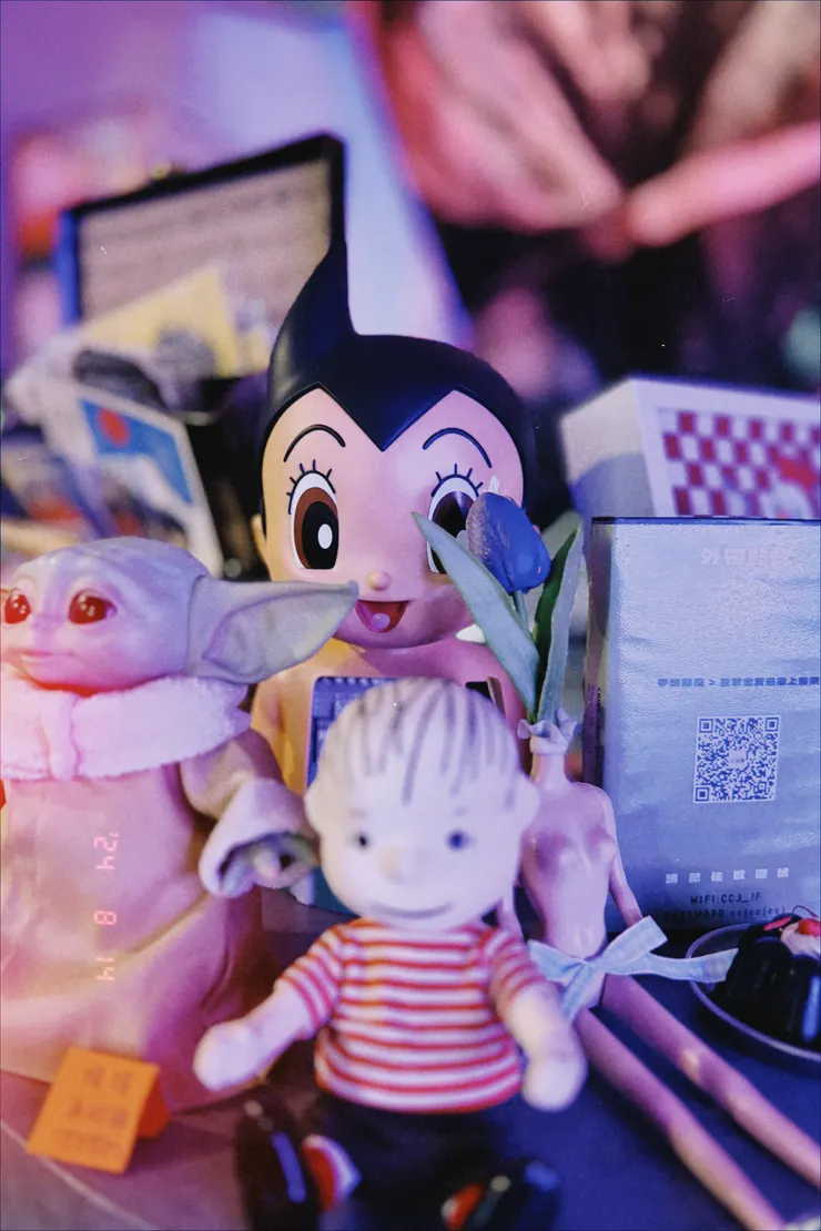 原子小金剛，還有一個很熟悉的ET，但叫不出名字